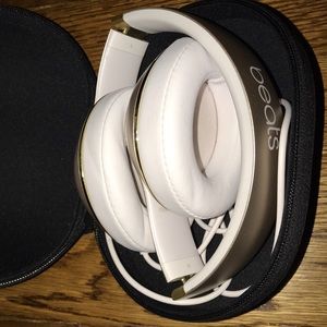 Studio 3 gold beats. Great deal !